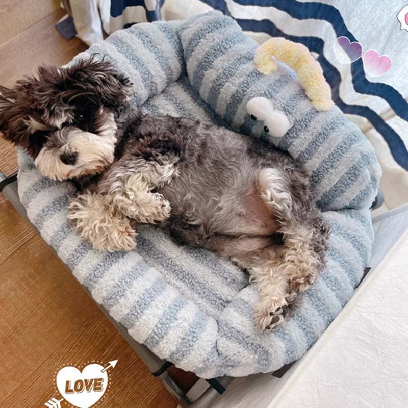 Pet Four Seasons Warm Nest Hug Style Bed